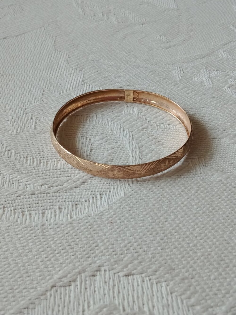 Vintage 10K Yellow Gold Etched  Bangle Bracelet Size 7   HOP Designer